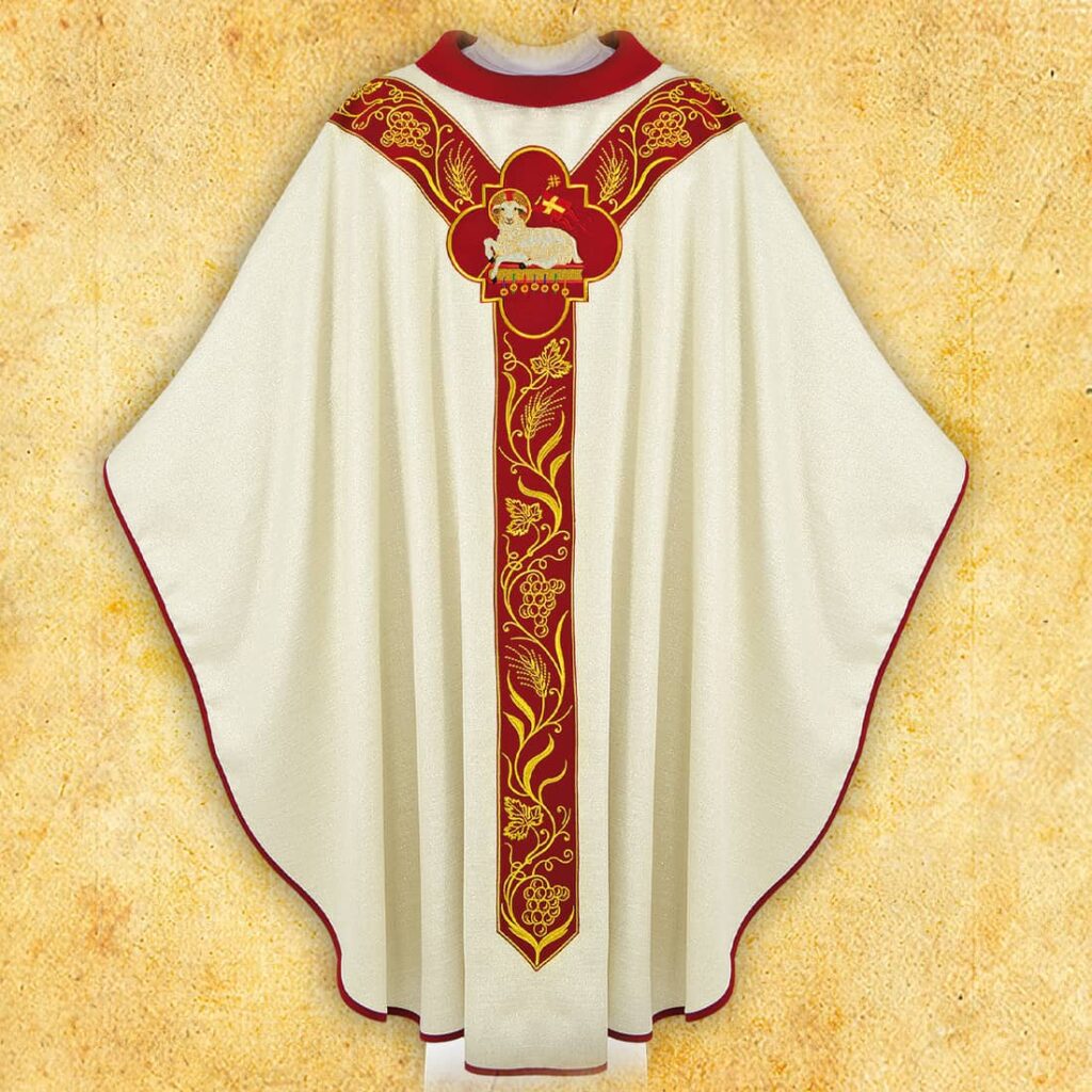 Chasuble liturgique ecru avec Agneau brodé