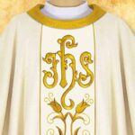 Chasuble brodée IHS
