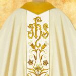 Chasuble brodée IHS