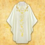 Chasuble brodée IHS écru