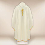EnseNotre-Damele chasuble et étole liturgique avec le syNotre-Dameole de l'Agneau