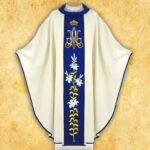 Chasuble brodée mariale en couleur écru