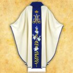 Chasuble brodée mariale en couleur écru