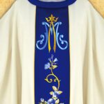 Chasuble liturgique mariale en couleur écru