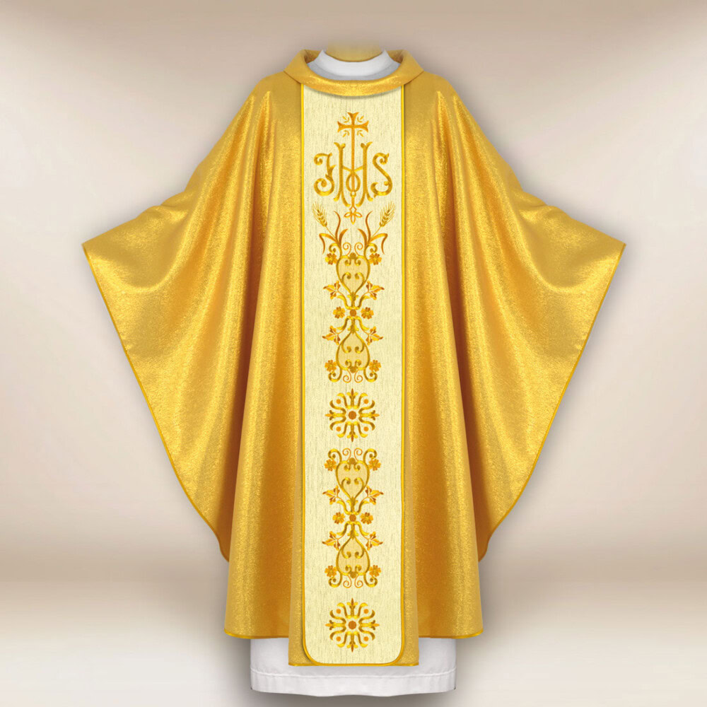 Chasuble dorée liturgique avec IHS