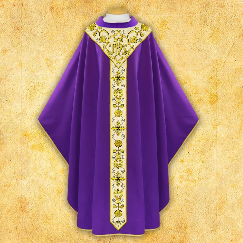 Chasuble brodée violette avec bande dorée