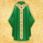 Chasuble brodée verte avec une bande dorée