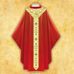 Chasuble brodée rouge avec une bande dorée