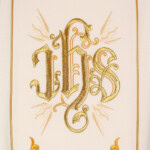Chasuble avec ceinture brodée