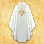 Chasuble brodée IHS
