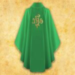 Chasuble brodée IHS