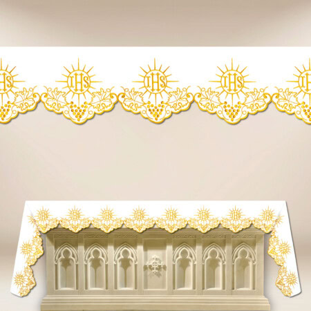 Nappe brodée dorée