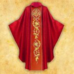 Chasuble Rouge avec Ceinture Brodée