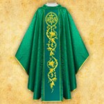Chasuble verte avec ceinture brodée