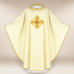 Chasuble liturgique avec broderie IHS