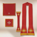 Chasuble brodée romaine IHS rouge