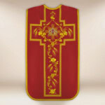 Chasuble brodée romaine IHS rouge