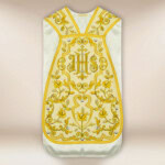 Chasuble brodée romaine écrue avec IHS
