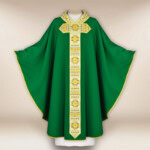 Chasuble brodée verte