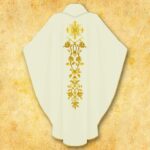 Chasuble brodée IHS avec des Roses