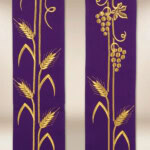 Étole brodée Alpha Omega violette