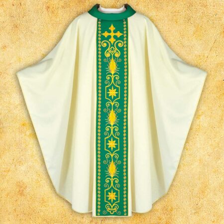Chasuble ecrue avec ceinture verte brodée