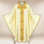 Chasuble brodée écrue