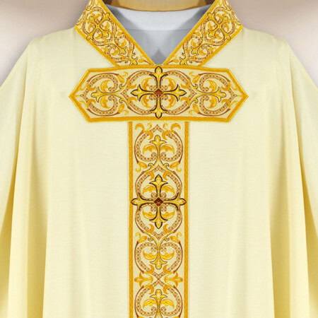Chasuble brodée écrue