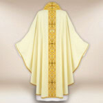 Chasuble brodée écrue
