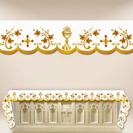 Nappe brodée avec un magnifique motif doré de calice