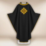 Chasuble brodée avec IHS noire