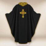 Chasuble brodée avec IHS noire
