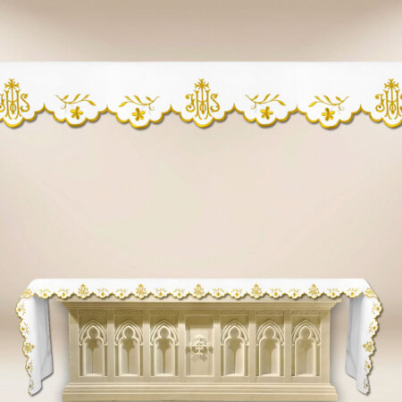 Nappe d’autel avec broderie délicate dorée