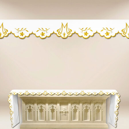 Nappe d’autel avec broderie mariale dorée délicate