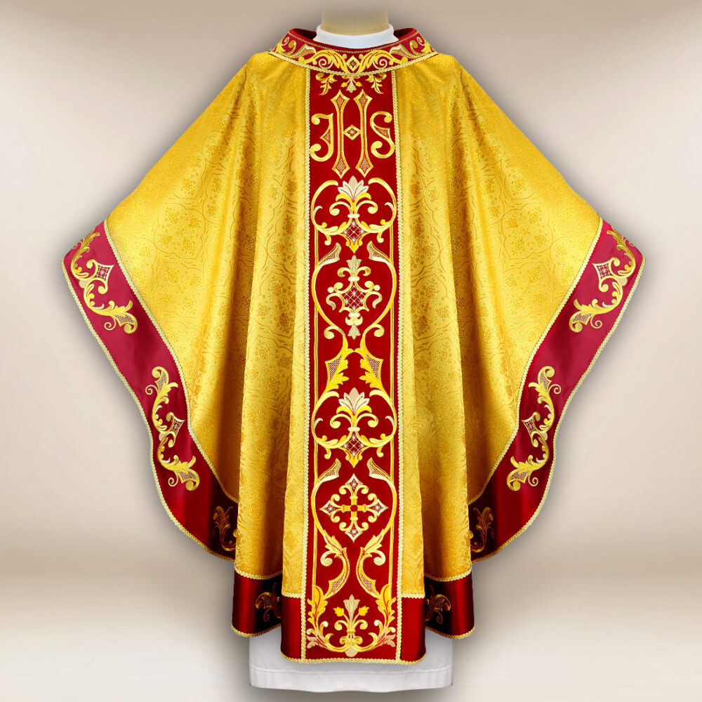 Chasuble liturgique brodée en or