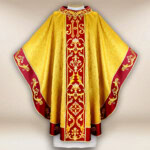 Chasuble liturgique brodée en or