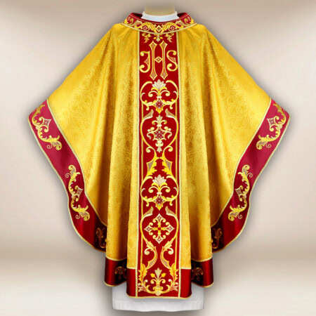 Chasuble liturgique brodée en or