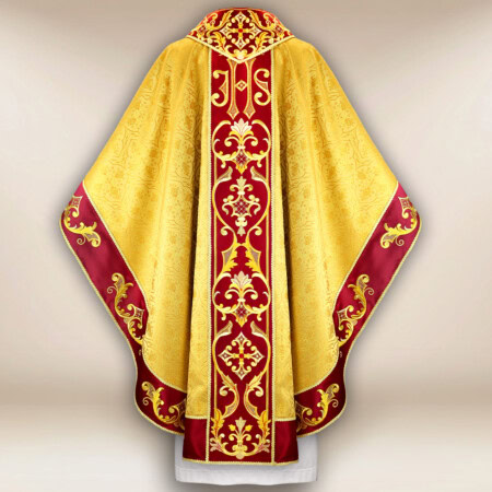 Chasuble liturgique brodée en or