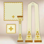 Chasuble brodée romaine avec IHS