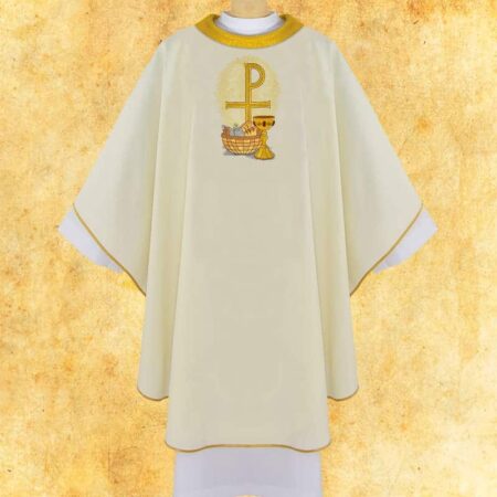 Chasuble brodée écrue avec col doré