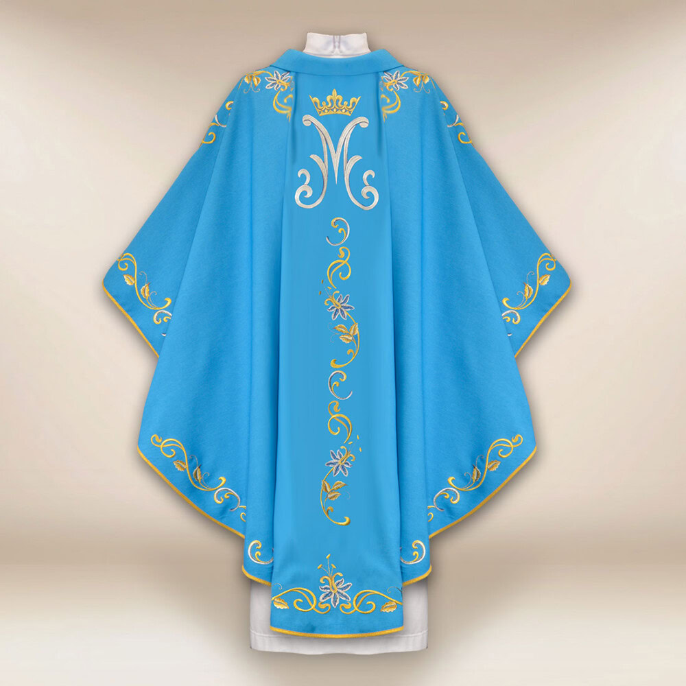 Chasuble liturgique avec motif marial en teinte bleue