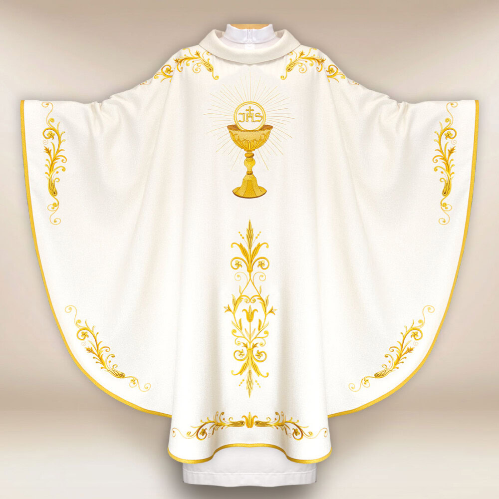 Chasuble brodée ecru avec calice
