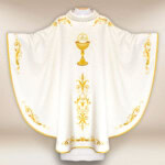 Chasuble brodée ecru avec calice