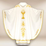 Chasuble brodée ecru avec calice