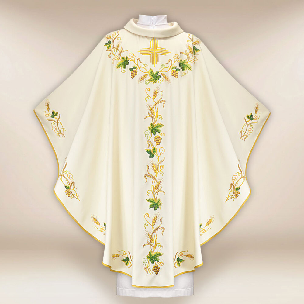 Chasuble liturgique brodée avec croix et grappes de raisin
