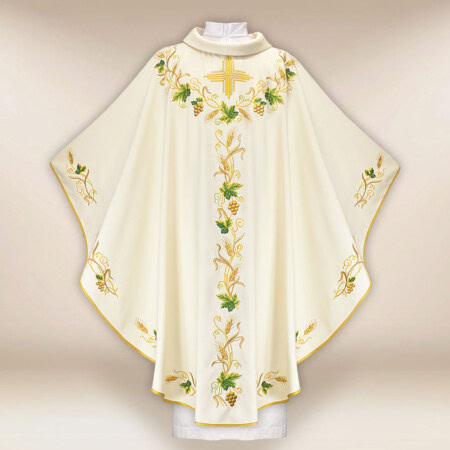 Chasuble liturgique brodée avec croix et grappes de raisin