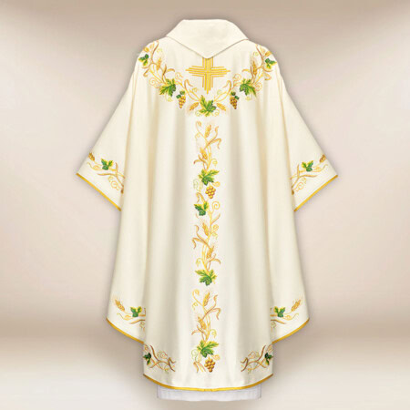 Chasuble liturgique brodée avec croix et grappes de raisin