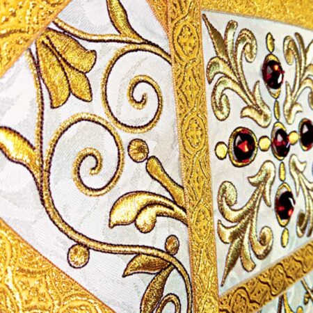 Chasuble liturgique brodée ecru