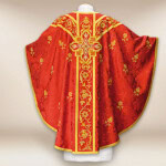 Chasuble brodée rouge IHS