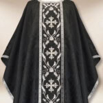 Chasuble liturgique brodée noire
